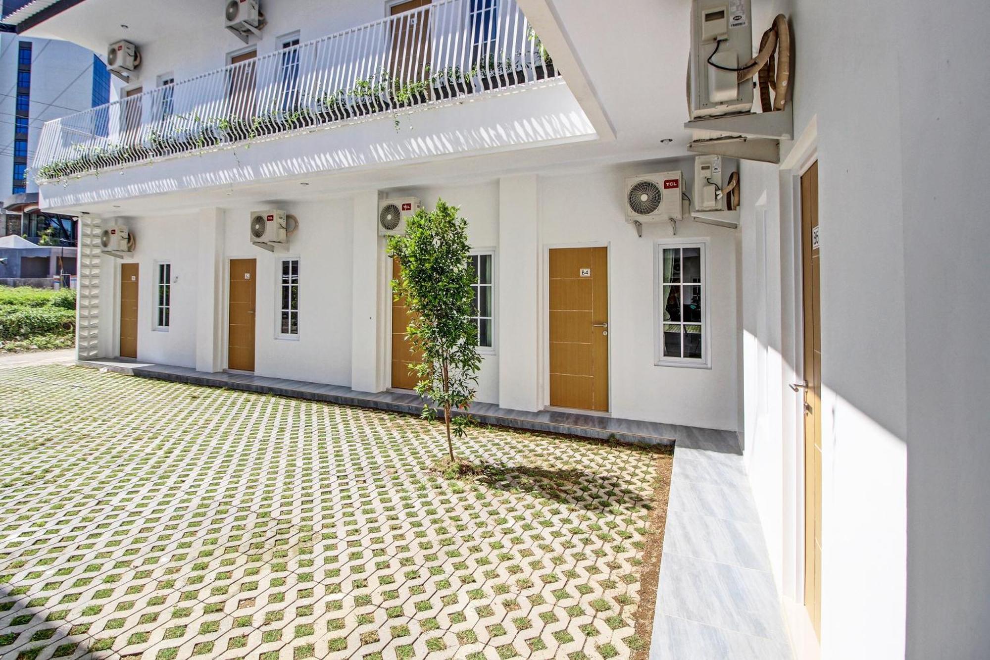 Super Oyo Collection O 92363 Kp Inn Yogyakarta Exterior photo