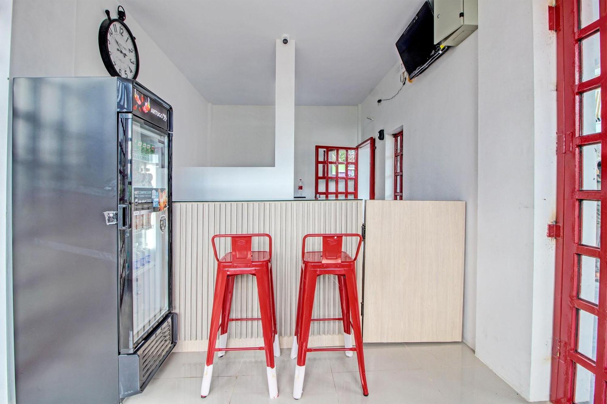 Super Oyo Collection O 92363 Kp Inn Yogyakarta Exterior photo