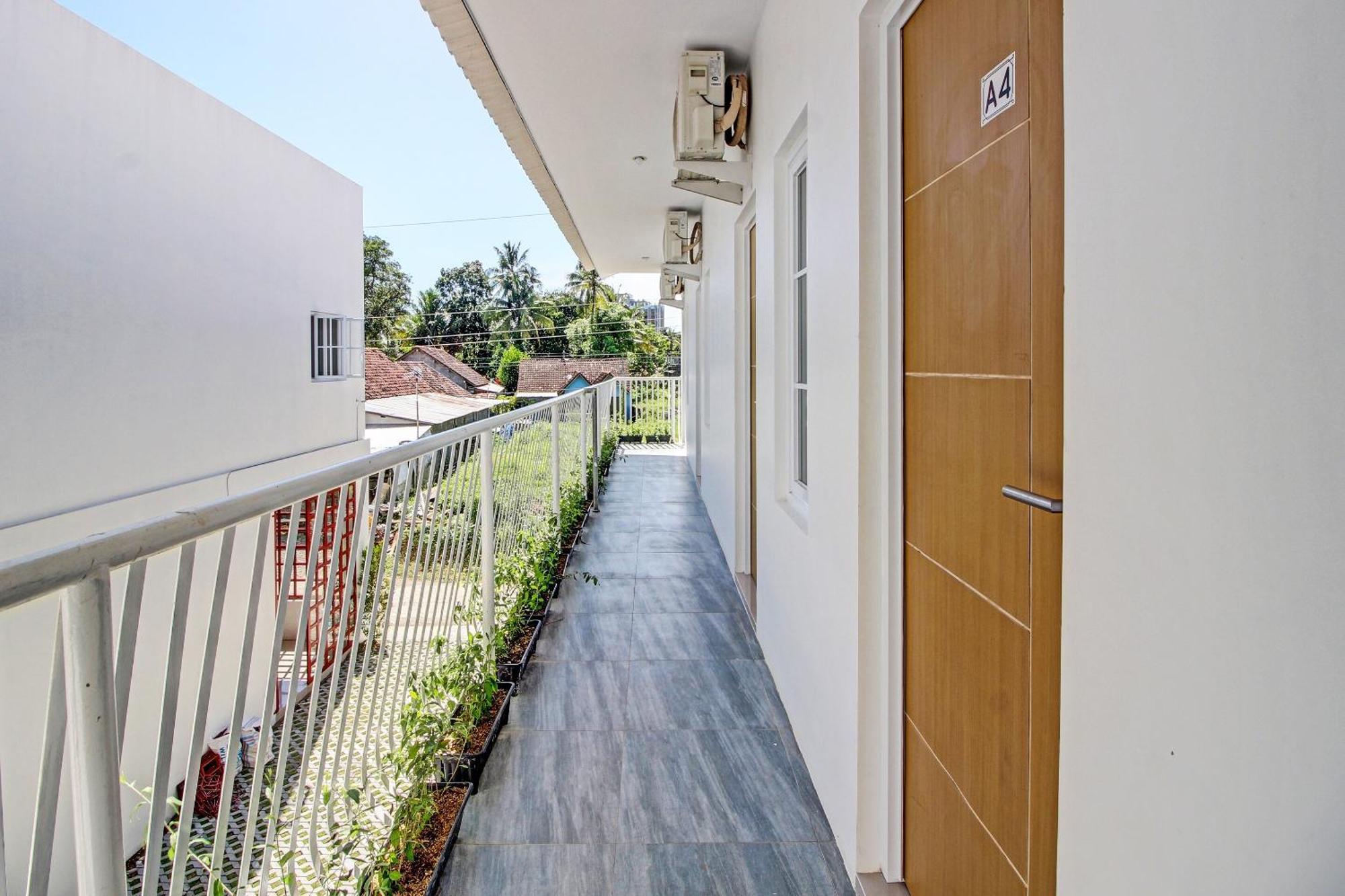 Super Oyo Collection O 92363 Kp Inn Yogyakarta Exterior photo