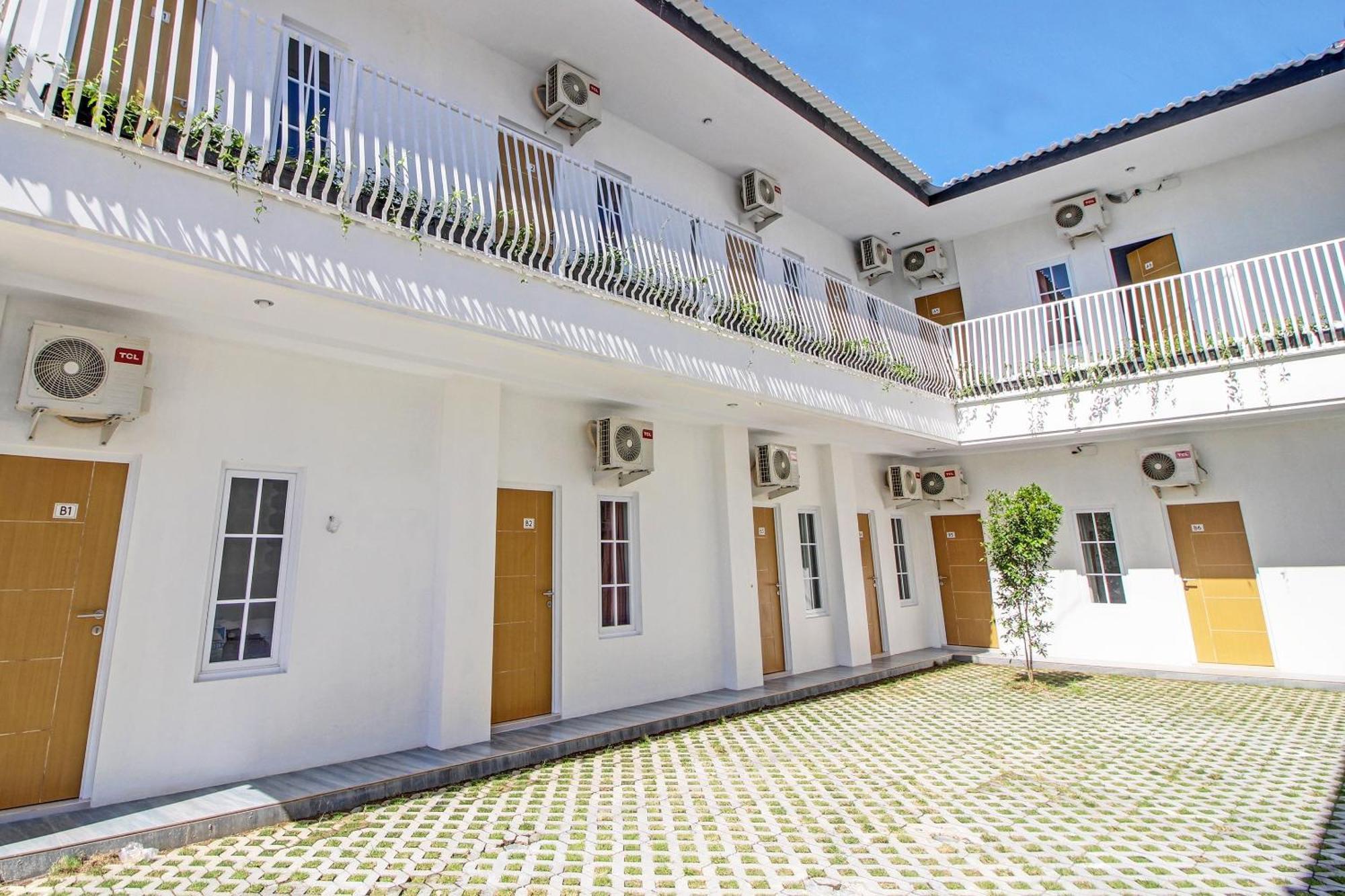 Super Oyo Collection O 92363 Kp Inn Yogyakarta Exterior photo